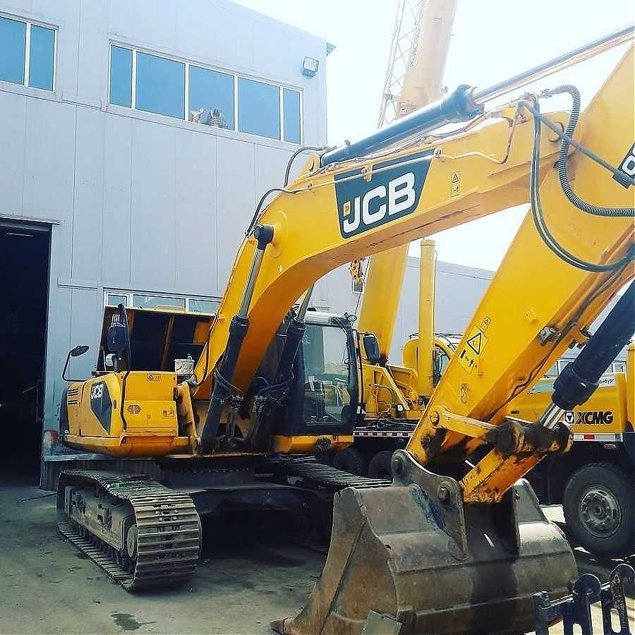 JCB экскаватор
